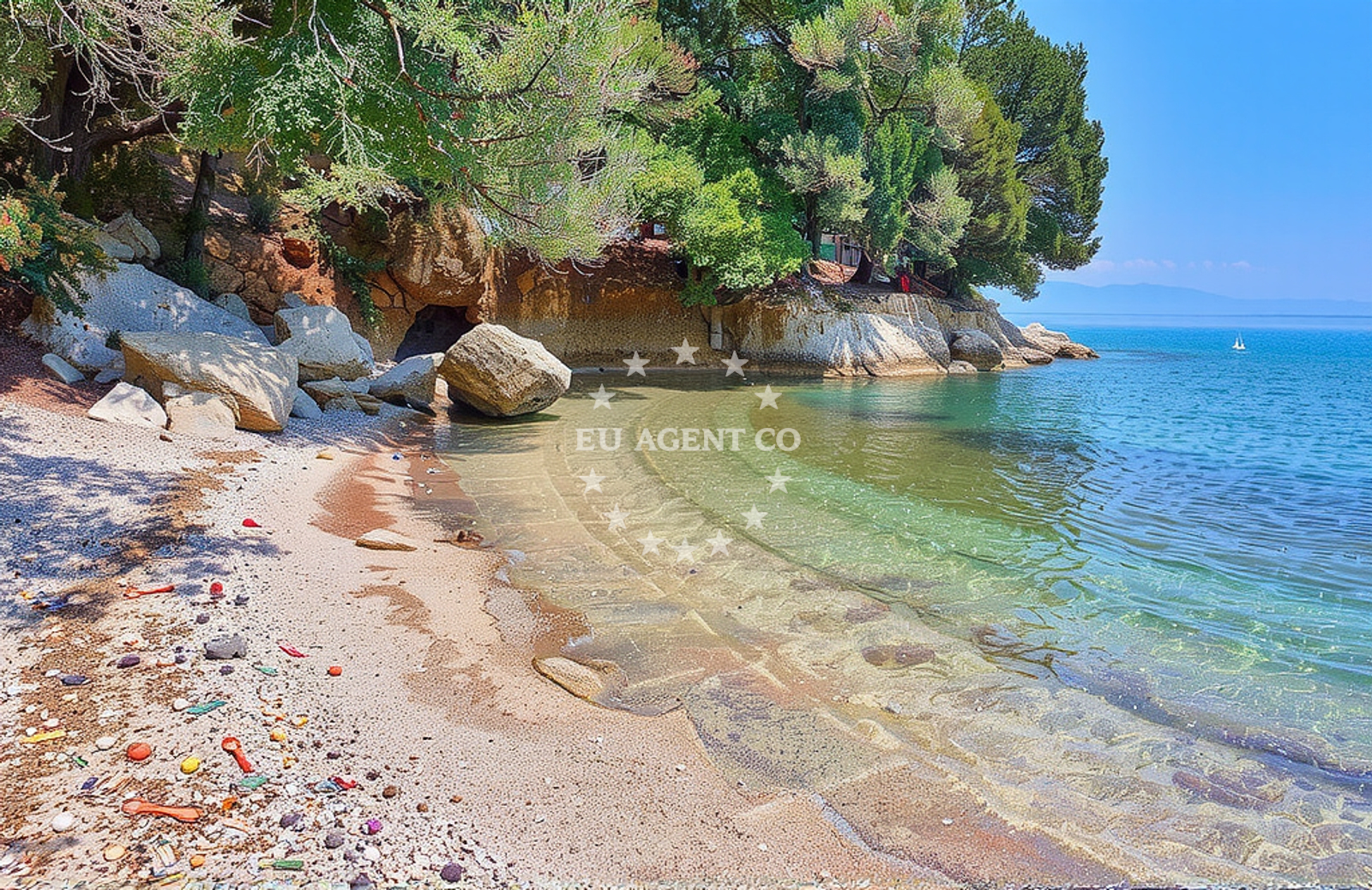 Additional view of Mali Portluk beach in Gondolići 20a, Labin
