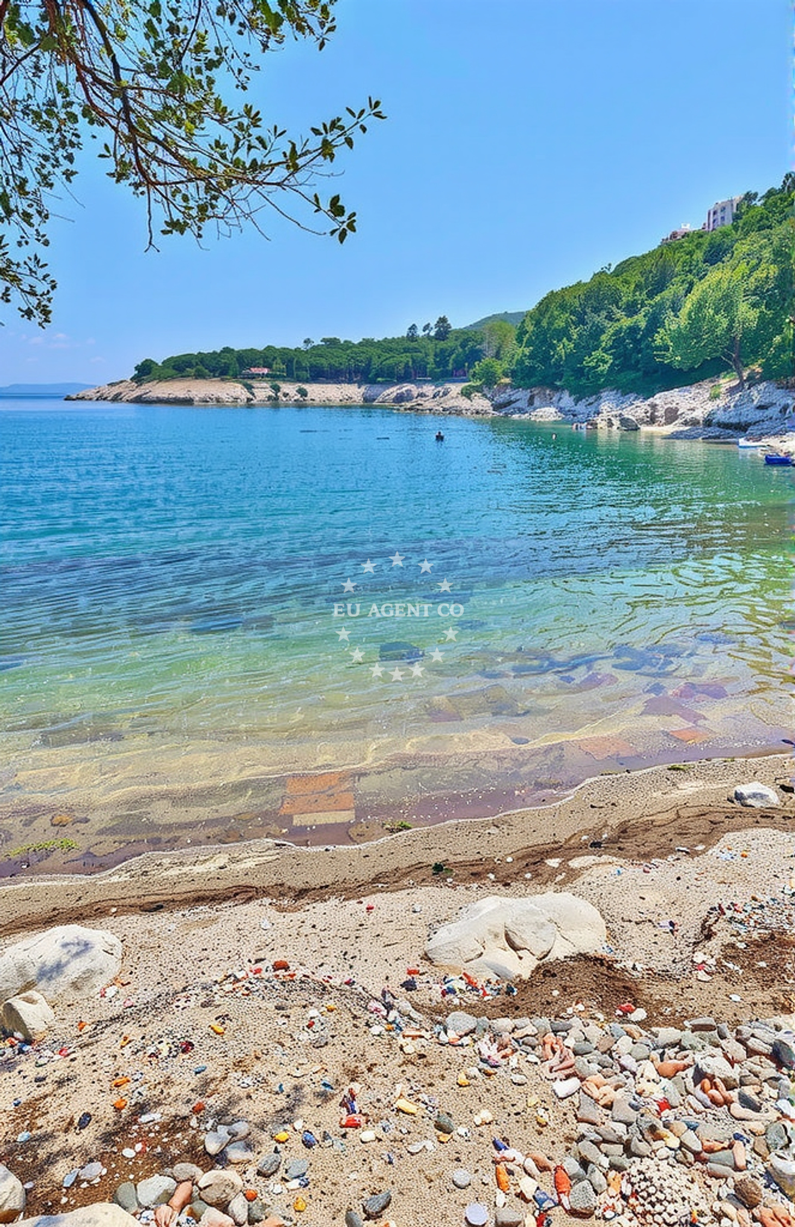 Additional view of Mali Portluk beach in Gondolići 20a, Labin