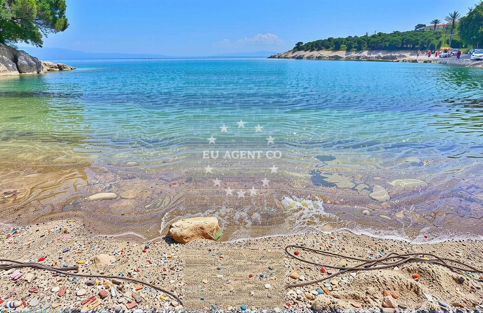 Additional view of Mali Portluk beach in Gondolići 20a, Labin