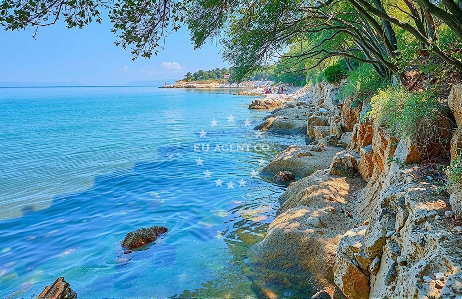 Additional view of Mali Portluk beach in Gondolići 20a, Labin