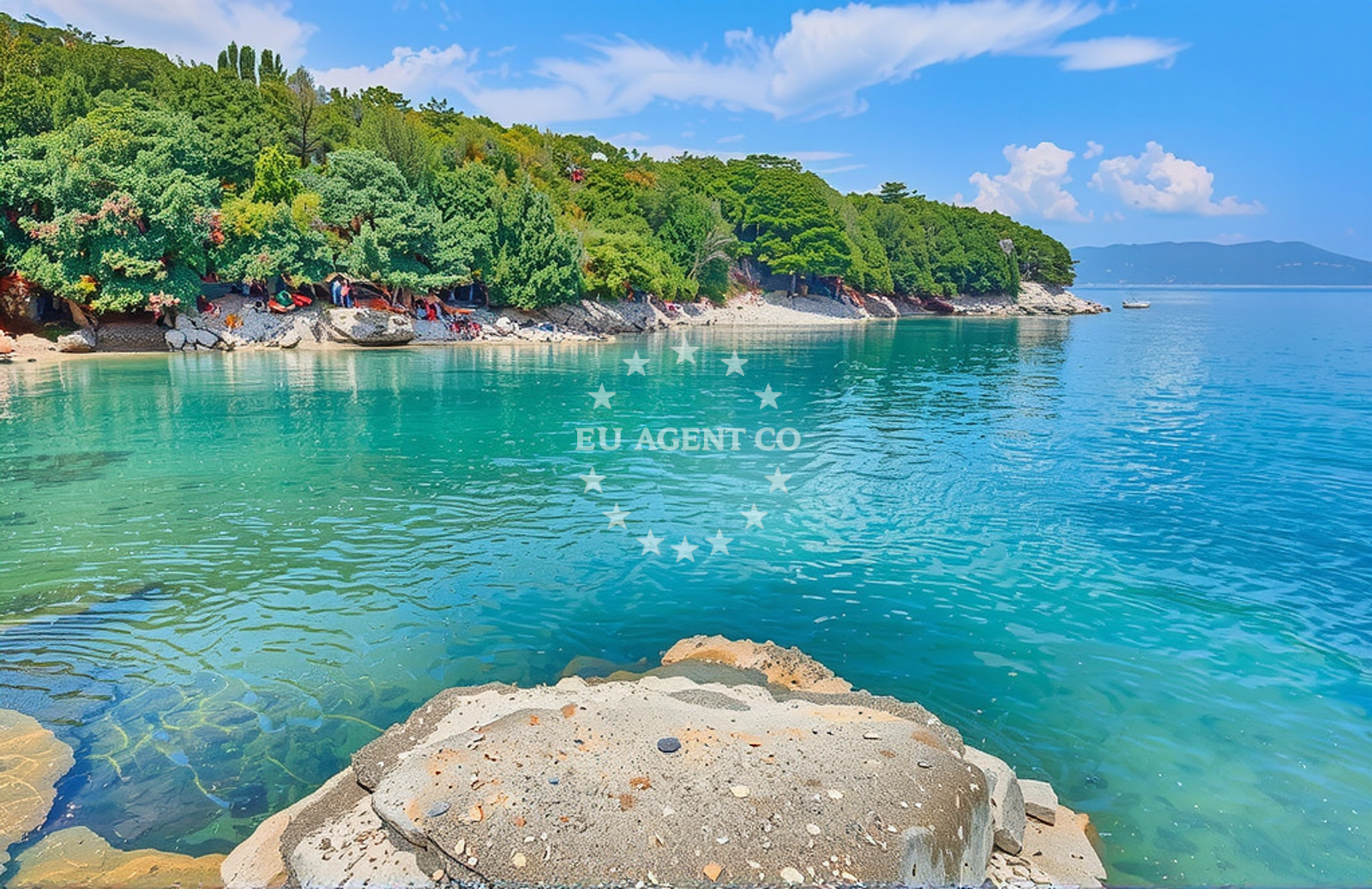 Additional view of Mali Portluk beach in Gondolići 20a, Labin
