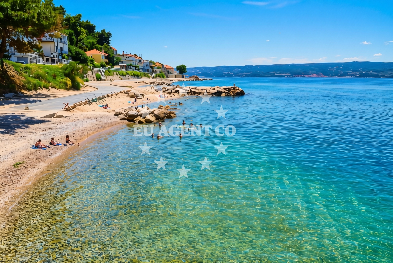 Shoreline and swimming area at Mali rat zapad, Dugi Rat Beach in Mali rat zapad
