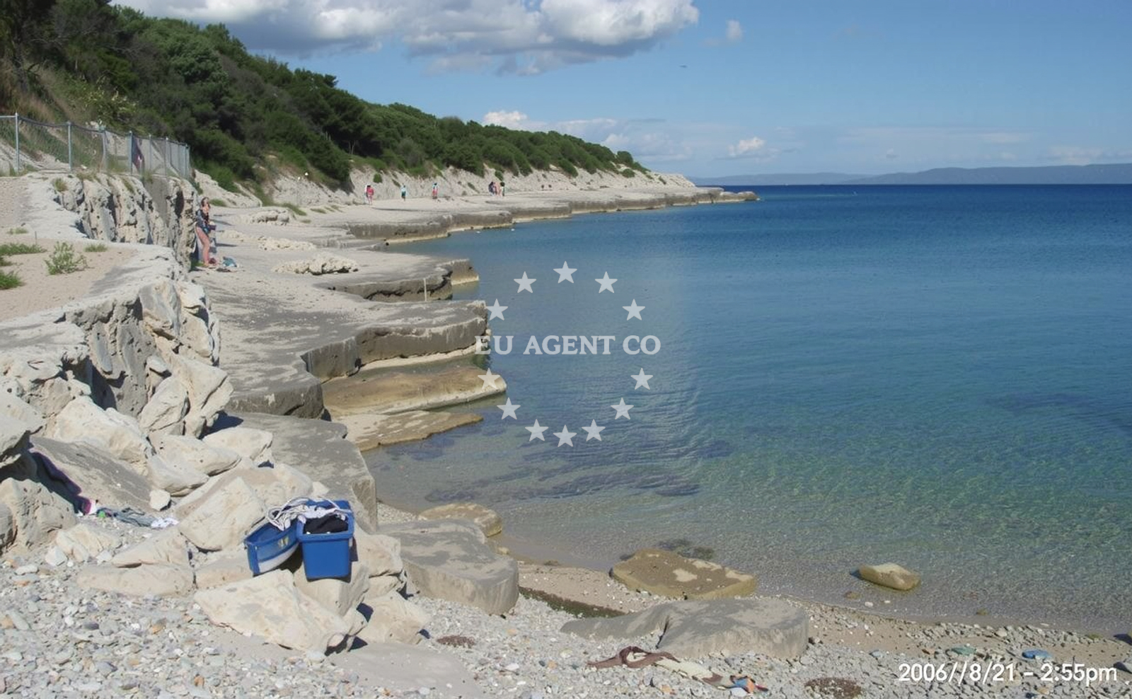 Shoreline and swimming area at Mali Shkolich in 41 Kavran, Kavran