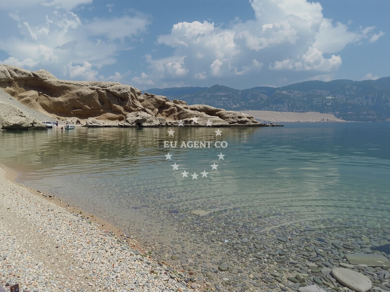 Sea and coastal view of Mali Zaton II beach in Šibenska 23, Pag