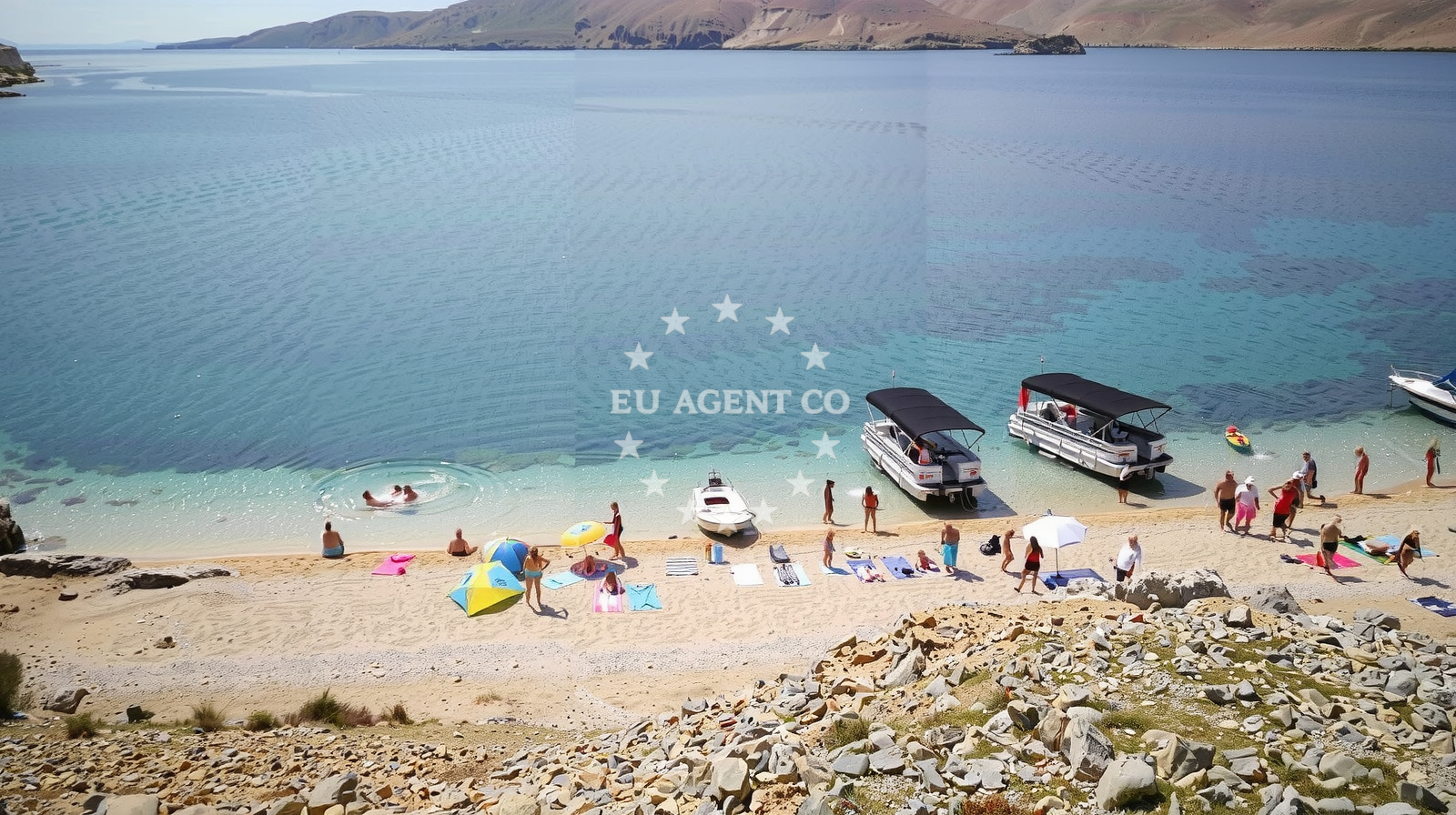 Overview of Malin beach in Dubrovačka ul. 22, Pag