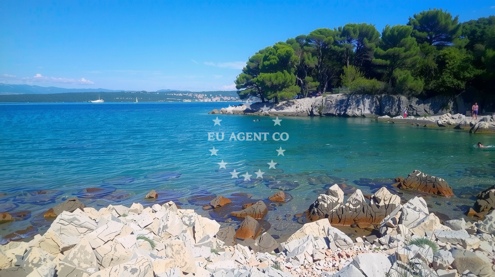 Shoreline and swimming area at Malinska-Porat beach in Porat 185, Porat