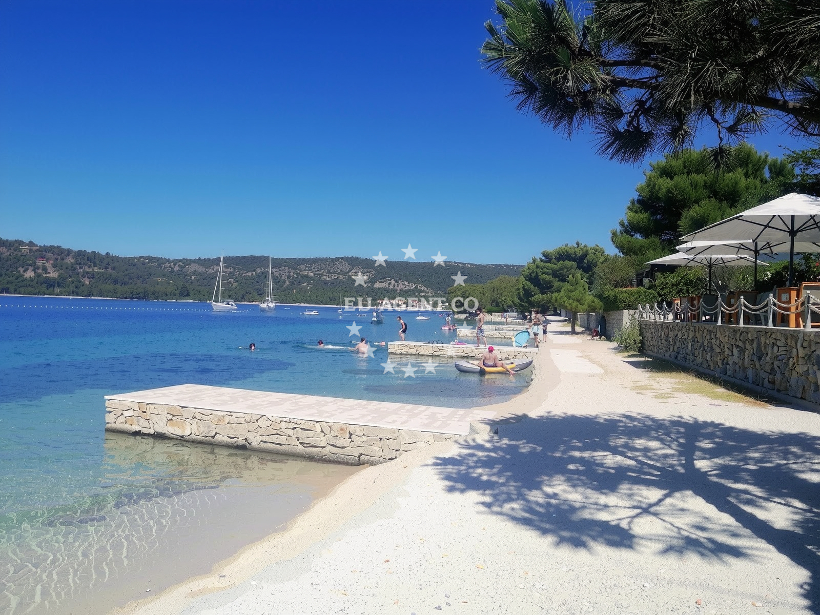 Sea and coastal view of Mandarino Camp Beach in Put Lučice 2, Verunić