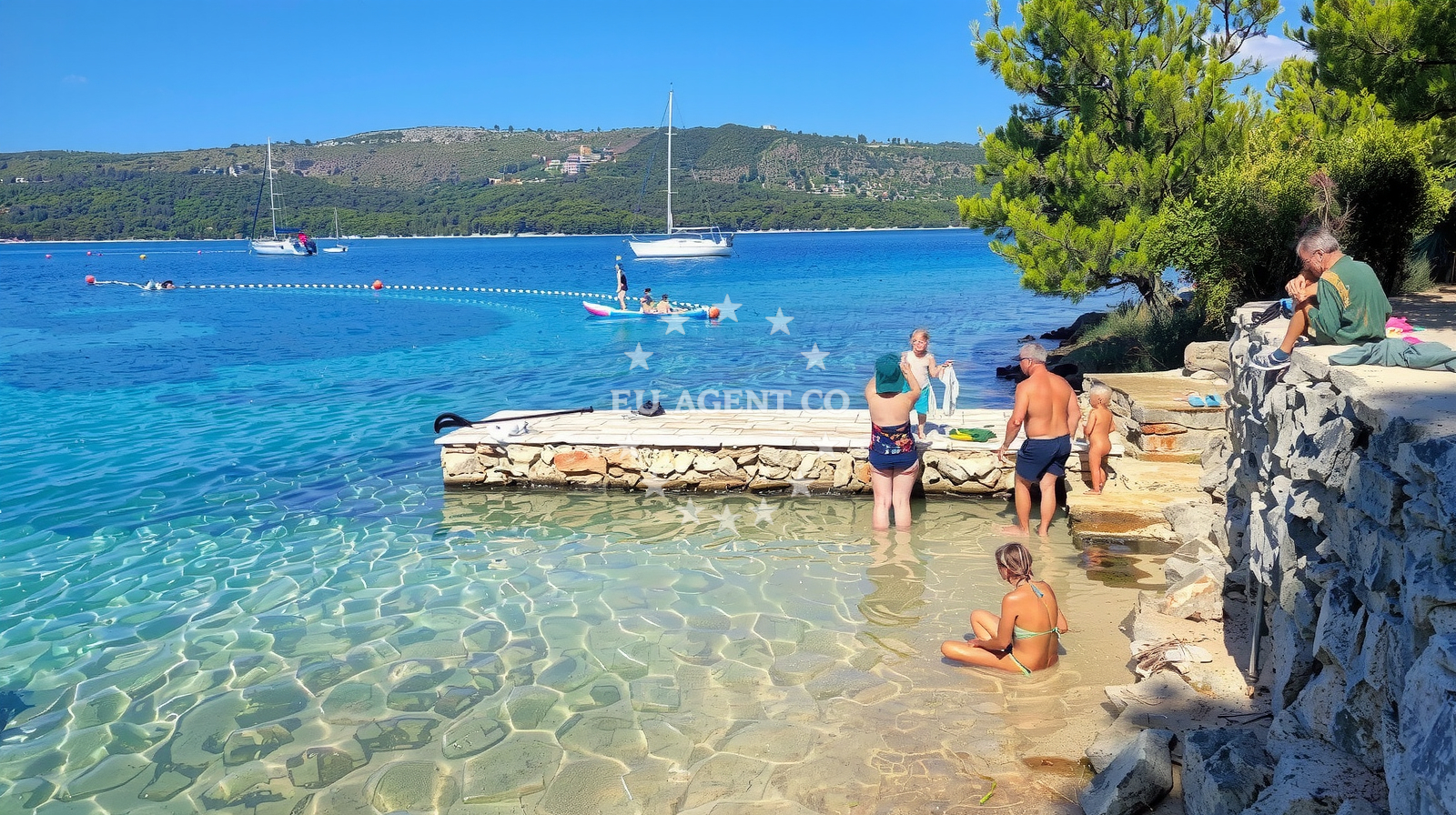 Beach facilities and surroundings at Mandarino Camp Beach in Put Lučice 2, Verunić