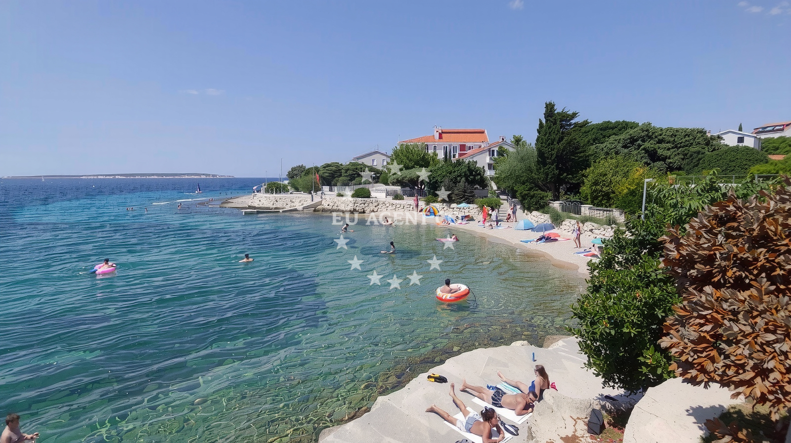 Overview of Mandre beach in Rijecka 31, Mandre