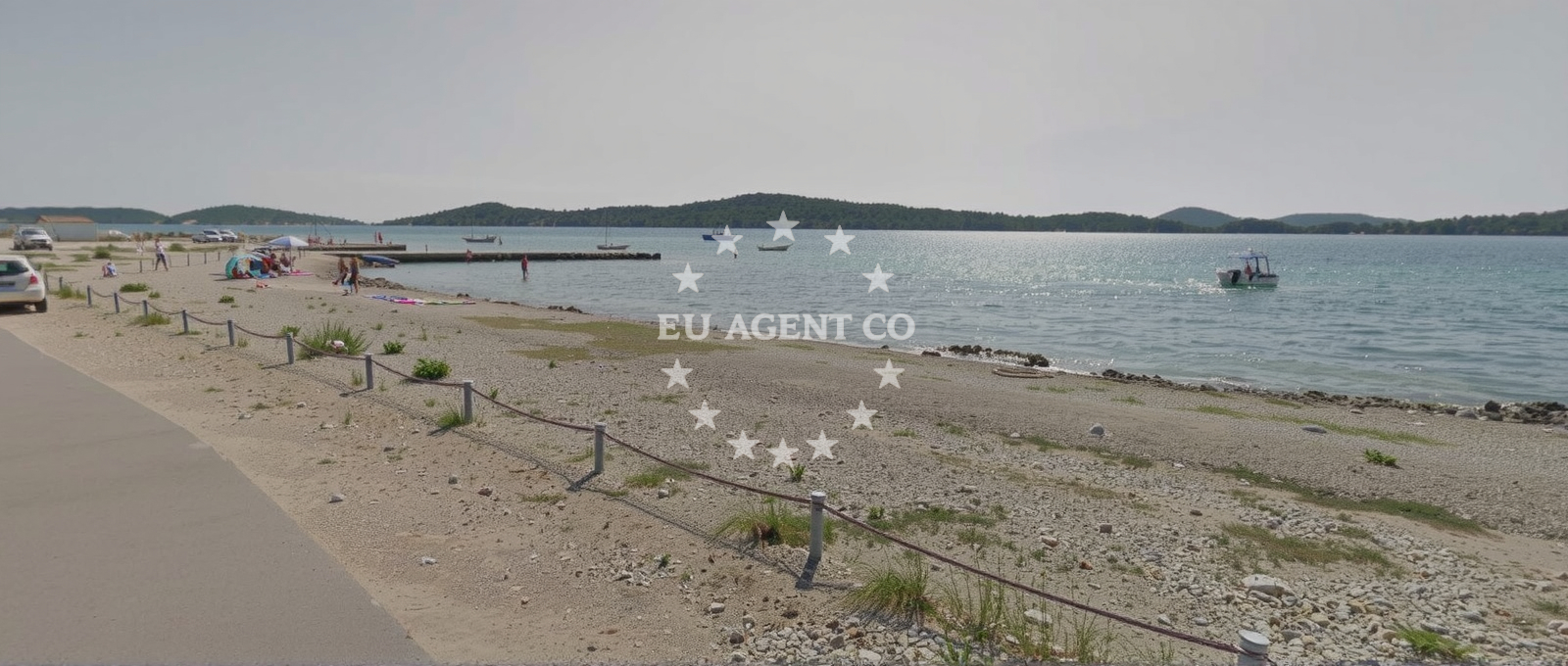 Beach facilities and surroundings at Maras beach in Srima XV 17, Srima