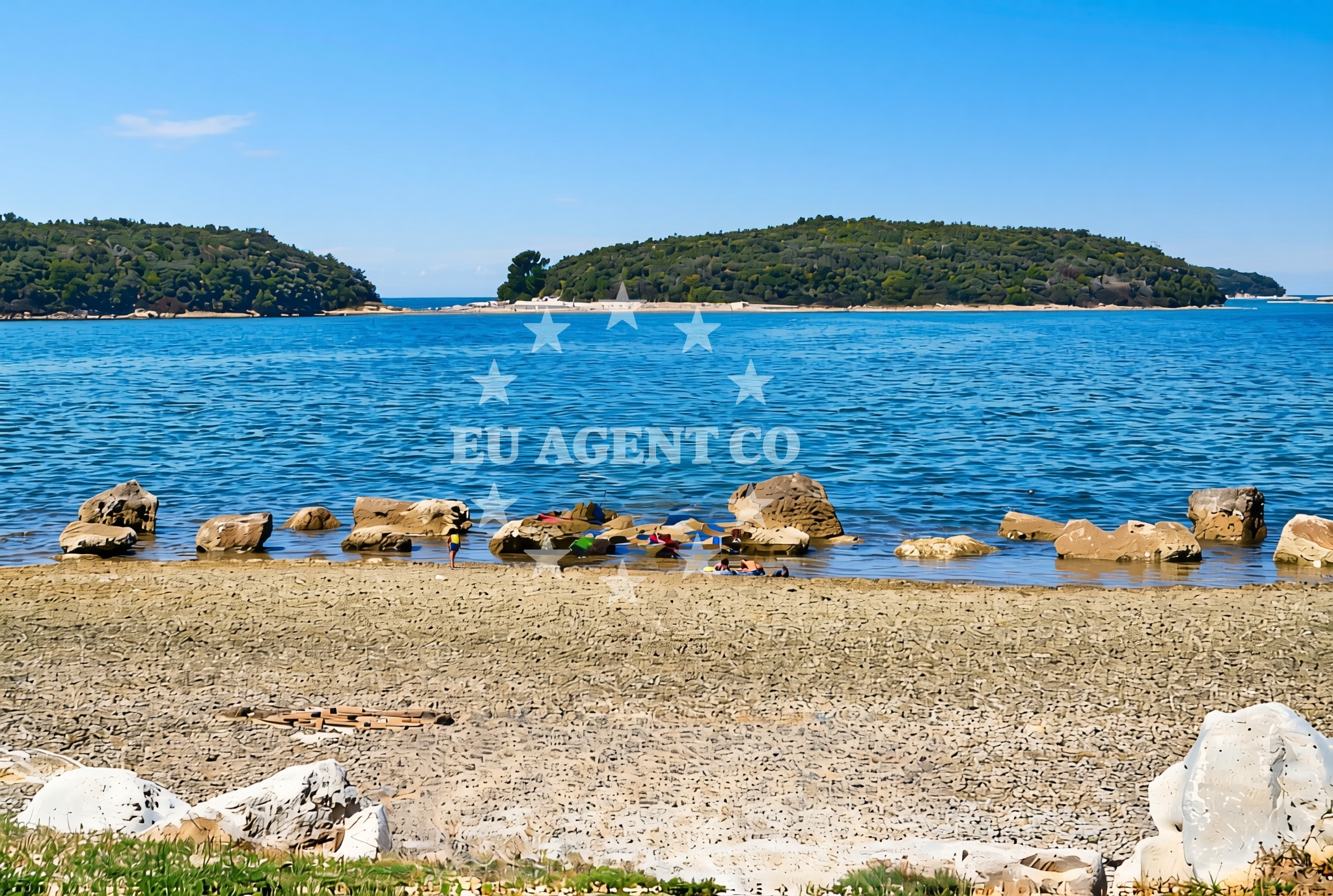 Overview of Marasi: beaches and coves in Marasi