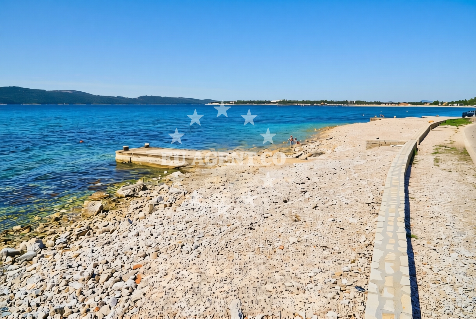 Beach facilities and surroundings at Maratuša, Brodarica Beach in Maratuša