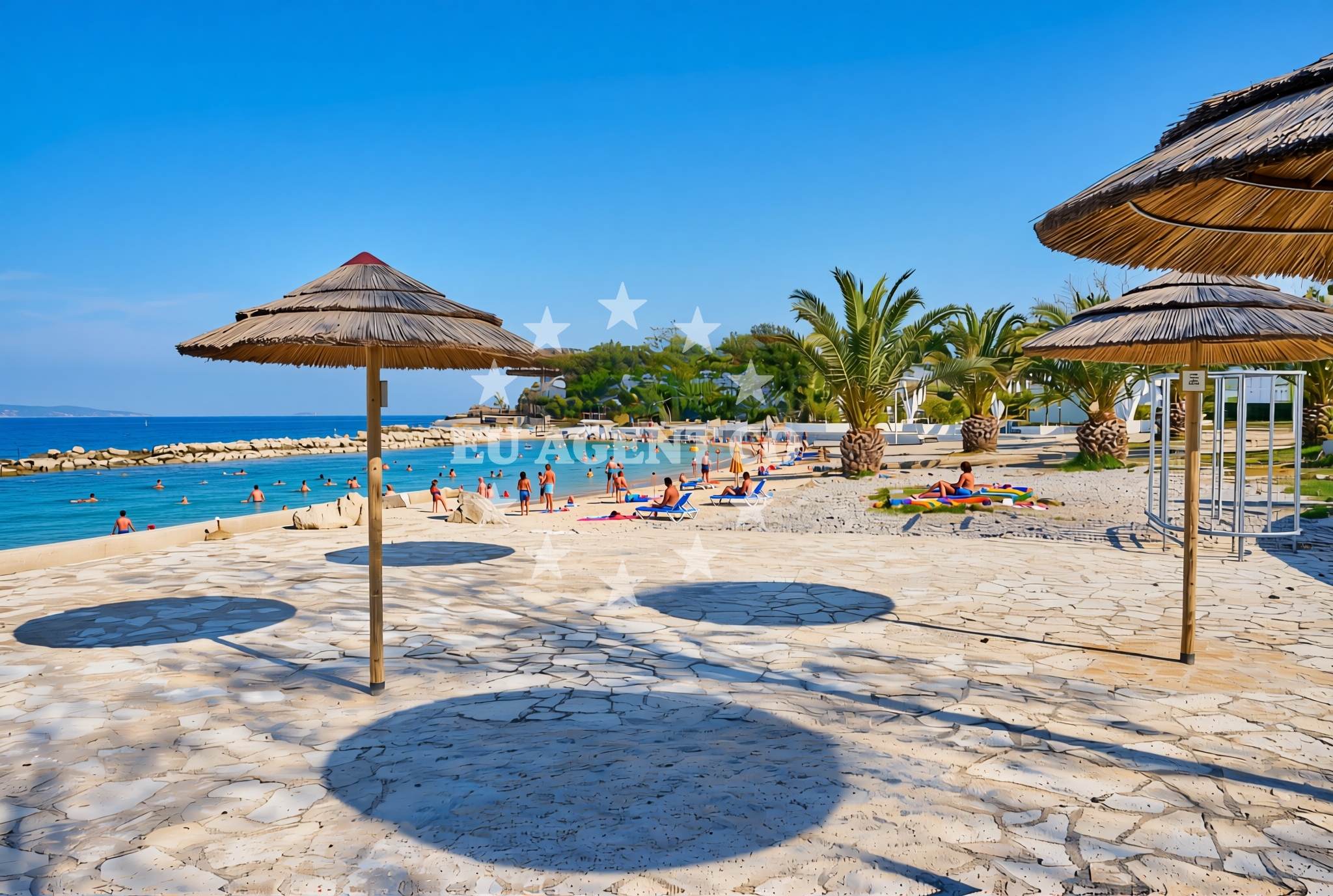 Beach facilities and surroundings at Mareda: beaches and coves (6) in Mareda