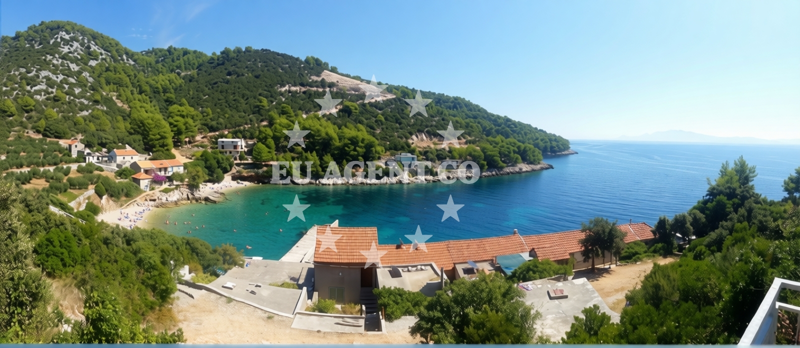 Beach facilities and surroundings at Maria beach