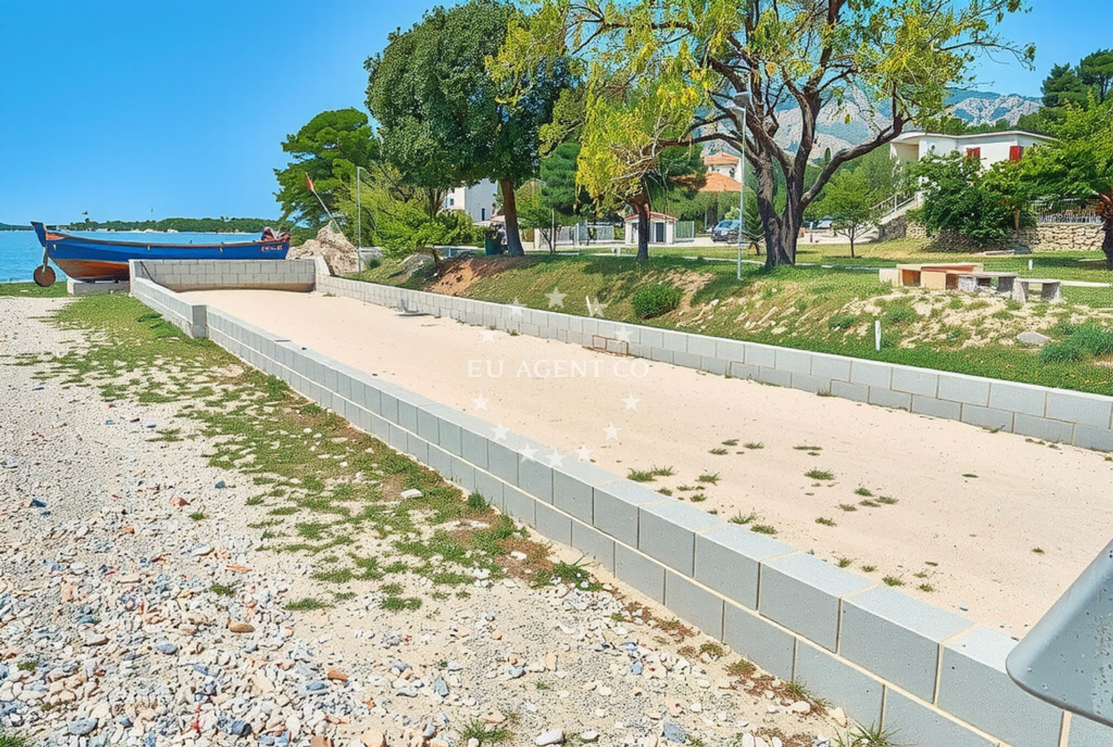 Beach facilities and surroundings at Marina Seline in Put igralište, Seline