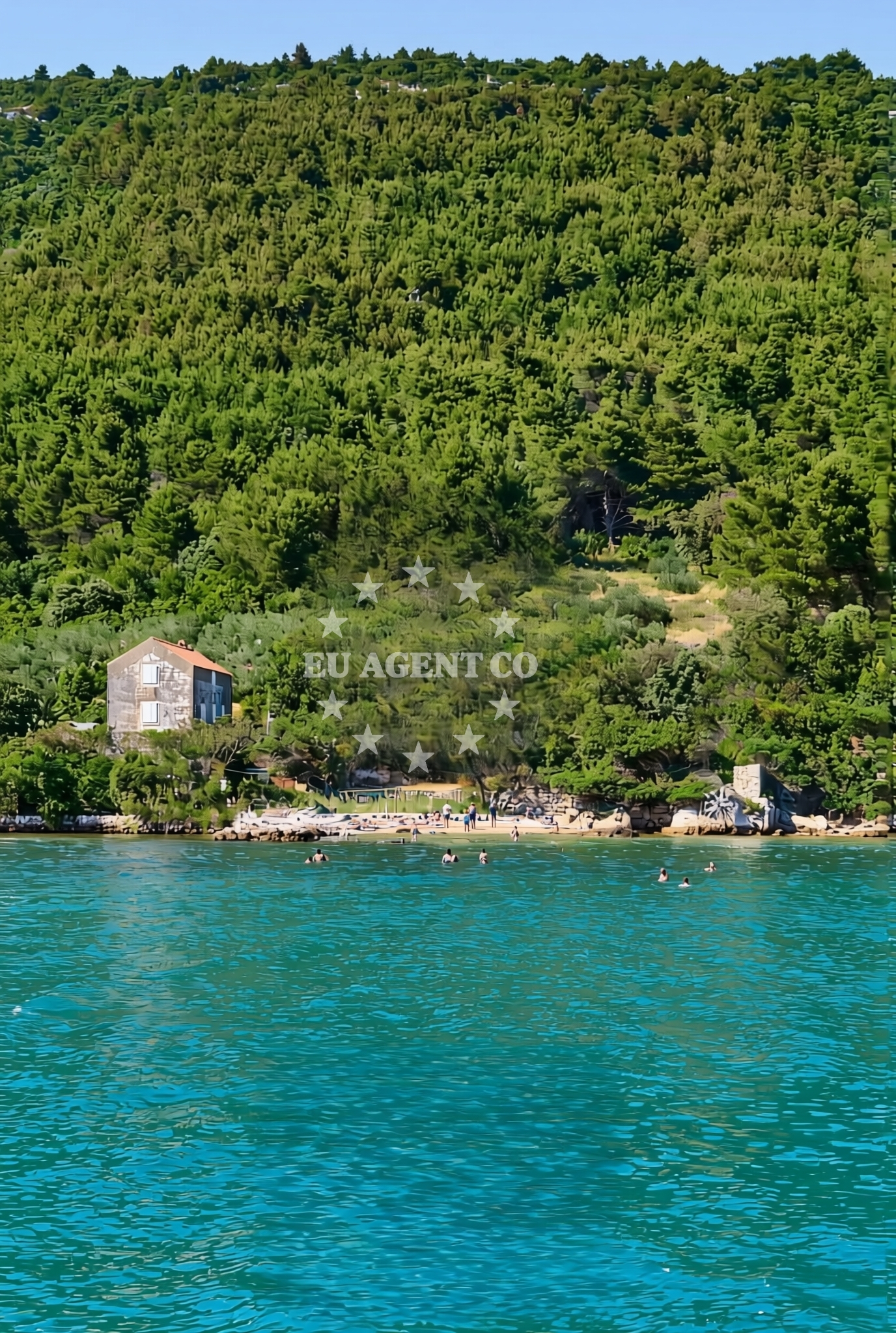 Shoreline and swimming area at Marinica sredina, Ston Beach in Marinica sredina