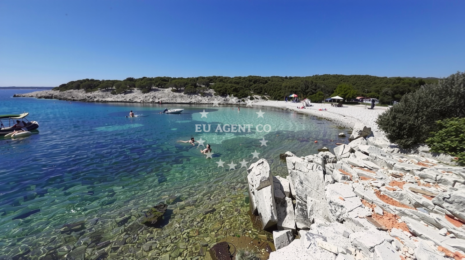 Overview of Marlin beach in Lungo Mare 100, Mandre