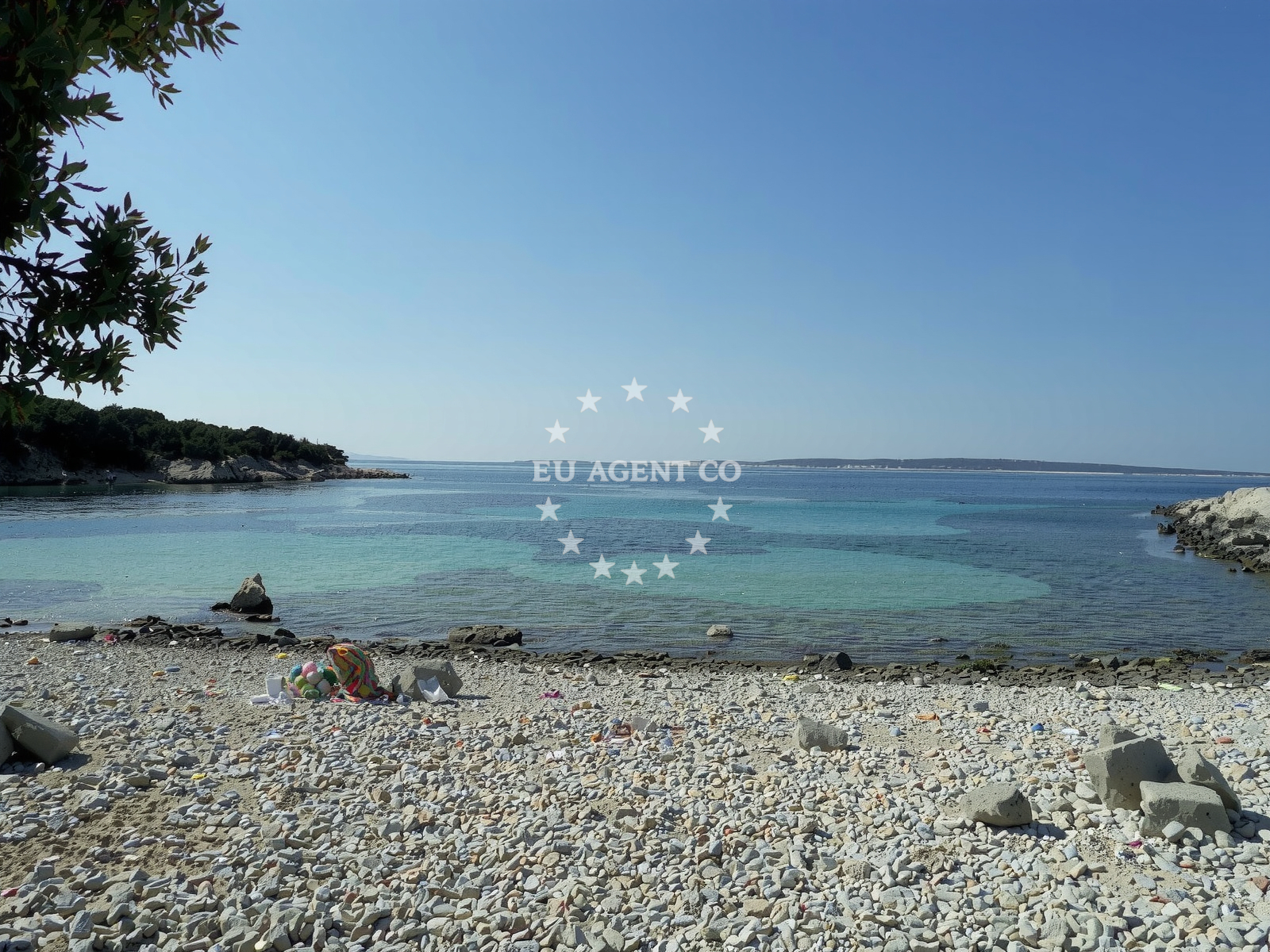 Beach facilities and surroundings at Marlin beach in Lungo Mare 100, Mandre
