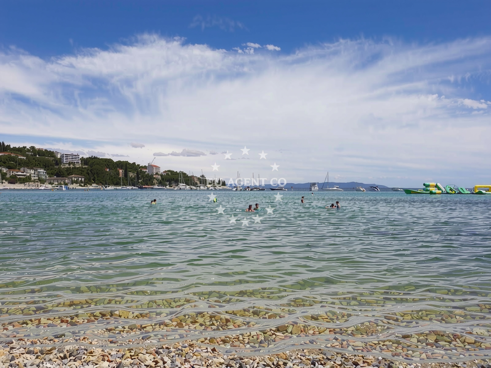 Beach facilities and surroundings at Maslinica beach in Giuseppina Martinuzzi 12, Rabac