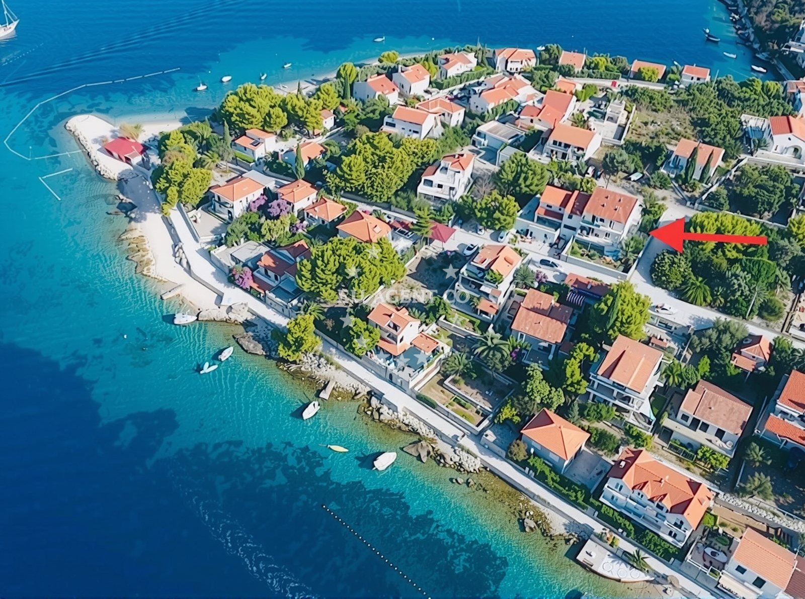Shoreline and swimming area at Maslinica beach in Obala braće Marchi 19, Maslinica, Grohote