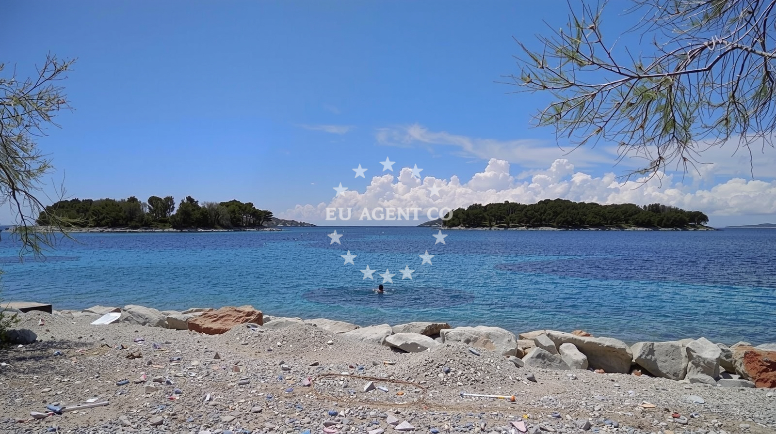 Sea and coastal view of Maslinica beach in Obala braće Marchi 19, Maslinica, Grohote