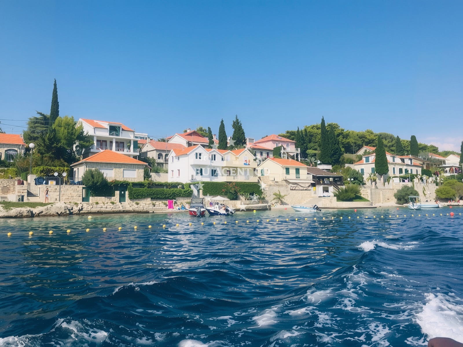 Additional view of Maslinica beach in Obala braće Marchi 19, Maslinica, Grohote