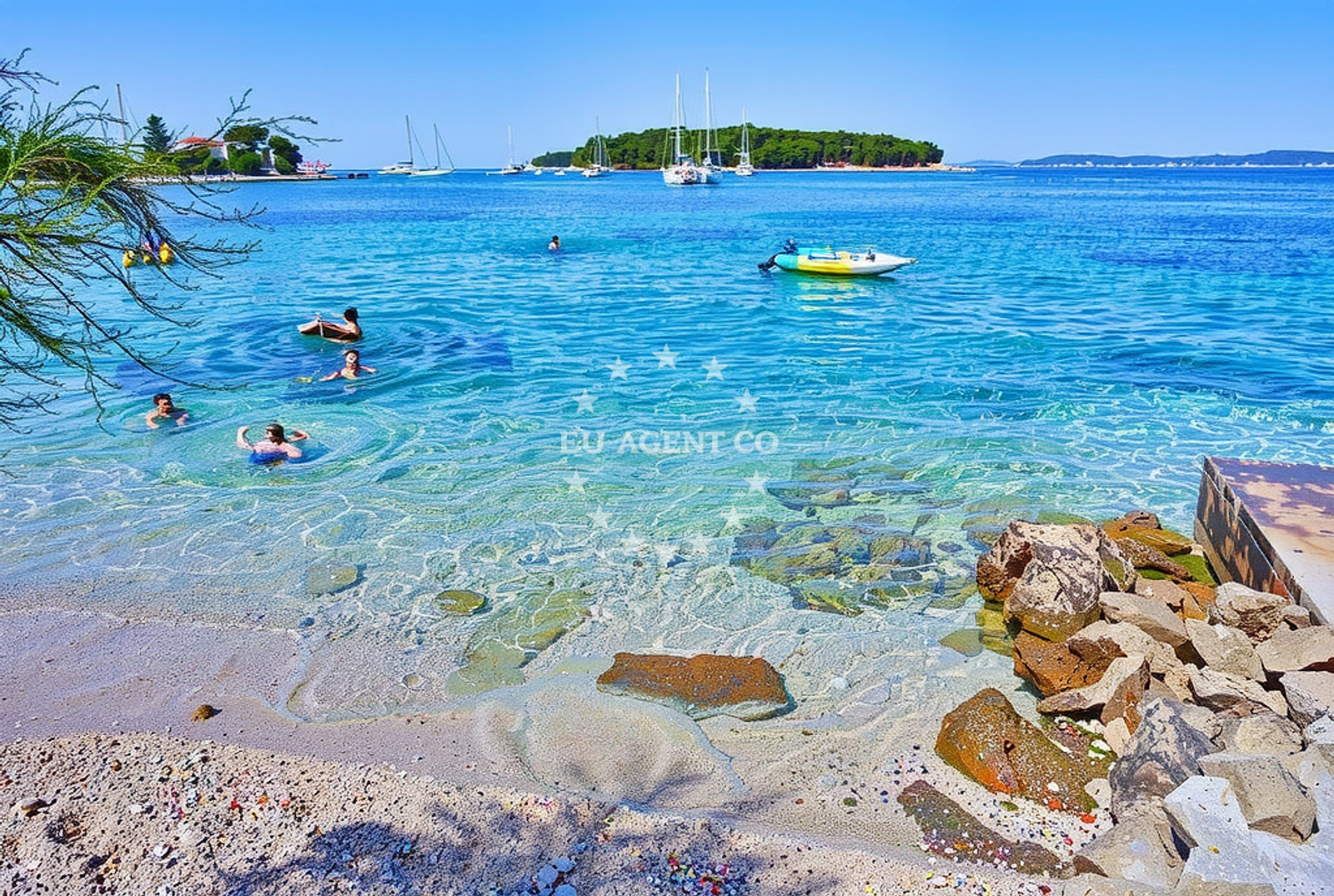 Additional view of Maslinica beach in Obala braće Marchi 19, Maslinica, Grohote