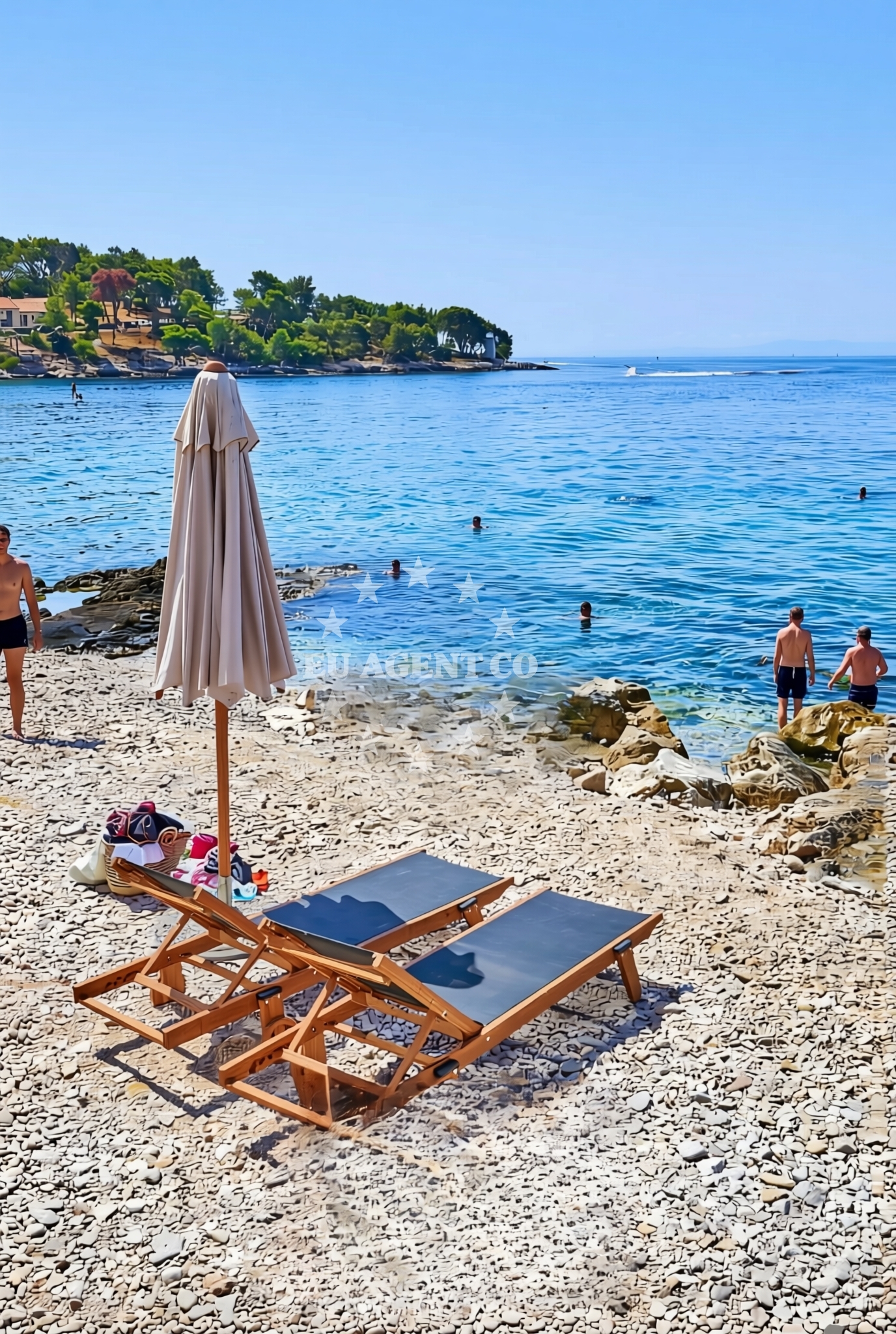 Additional view of Maslinica (Šolta): beaches and coves (4) in Maslinica (Šolta)