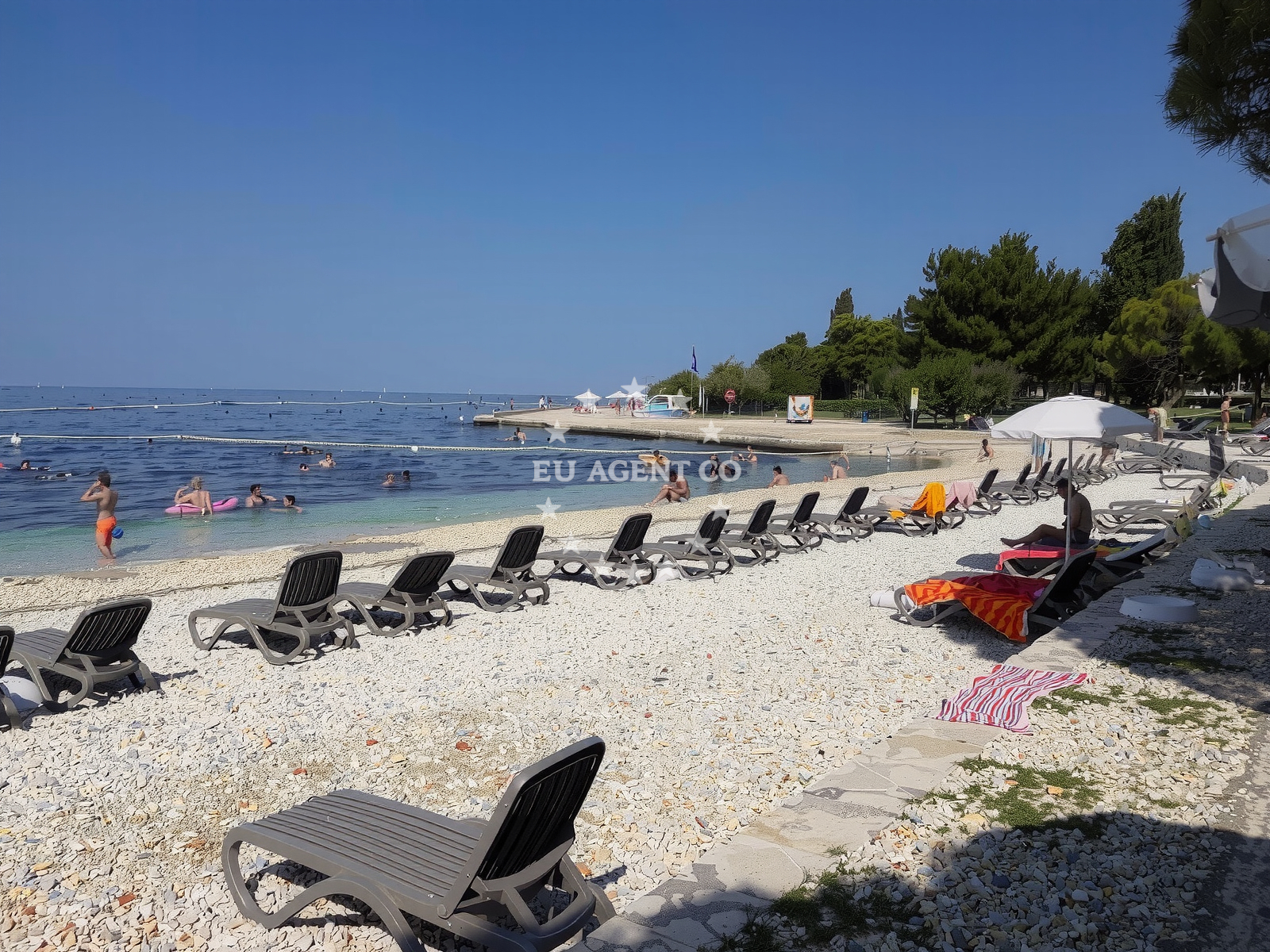 Overview of Materada beach in Materada 31, Poreč