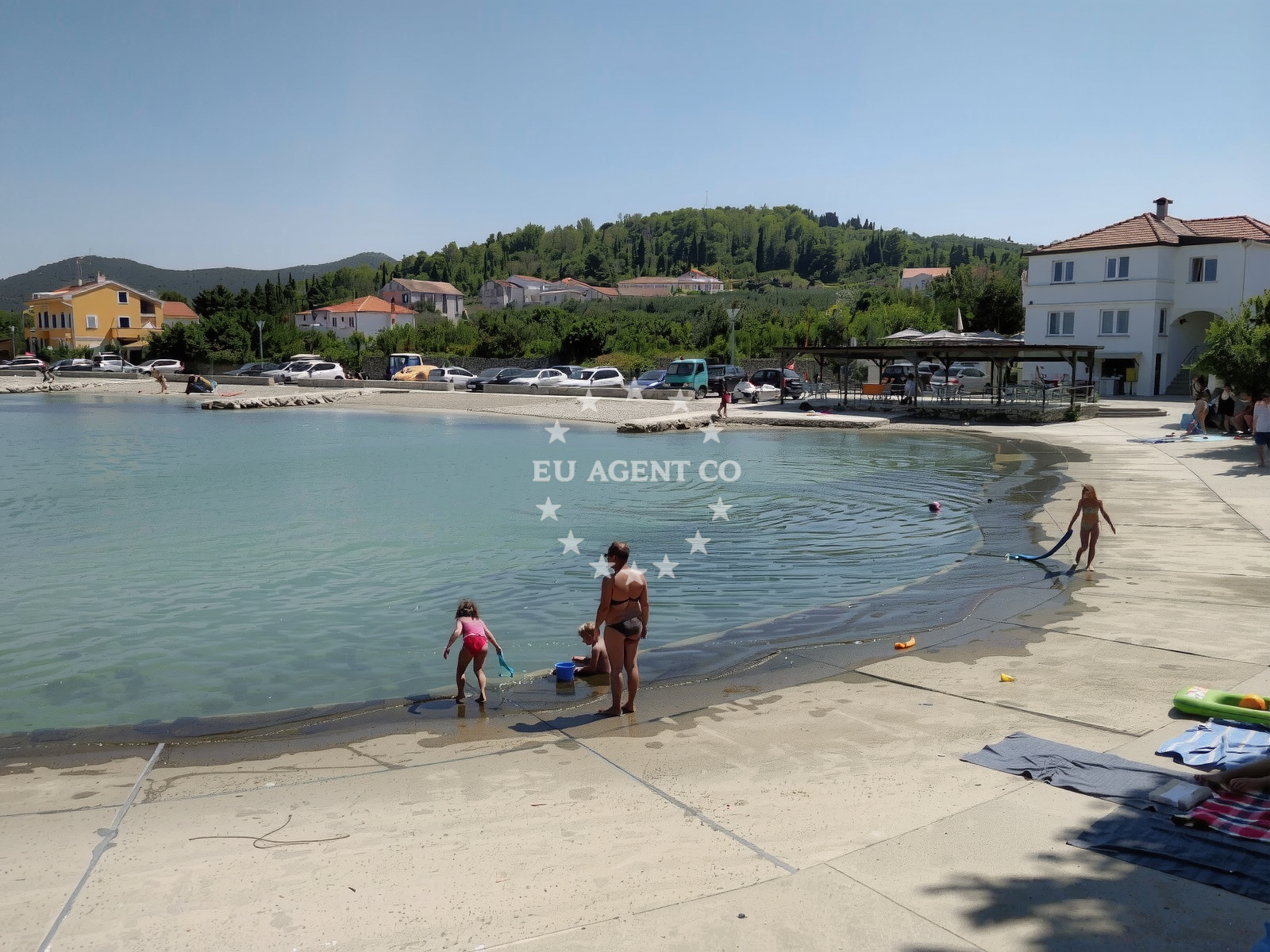 Sea and coastal view of Matlovac beach in II ulica br. 15, Ždrelac