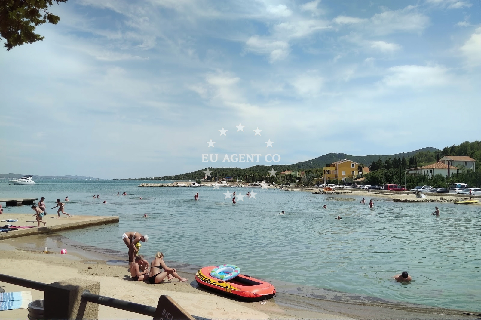 Additional view of Matlovac beach in II ulica br. 15, Ždrelac