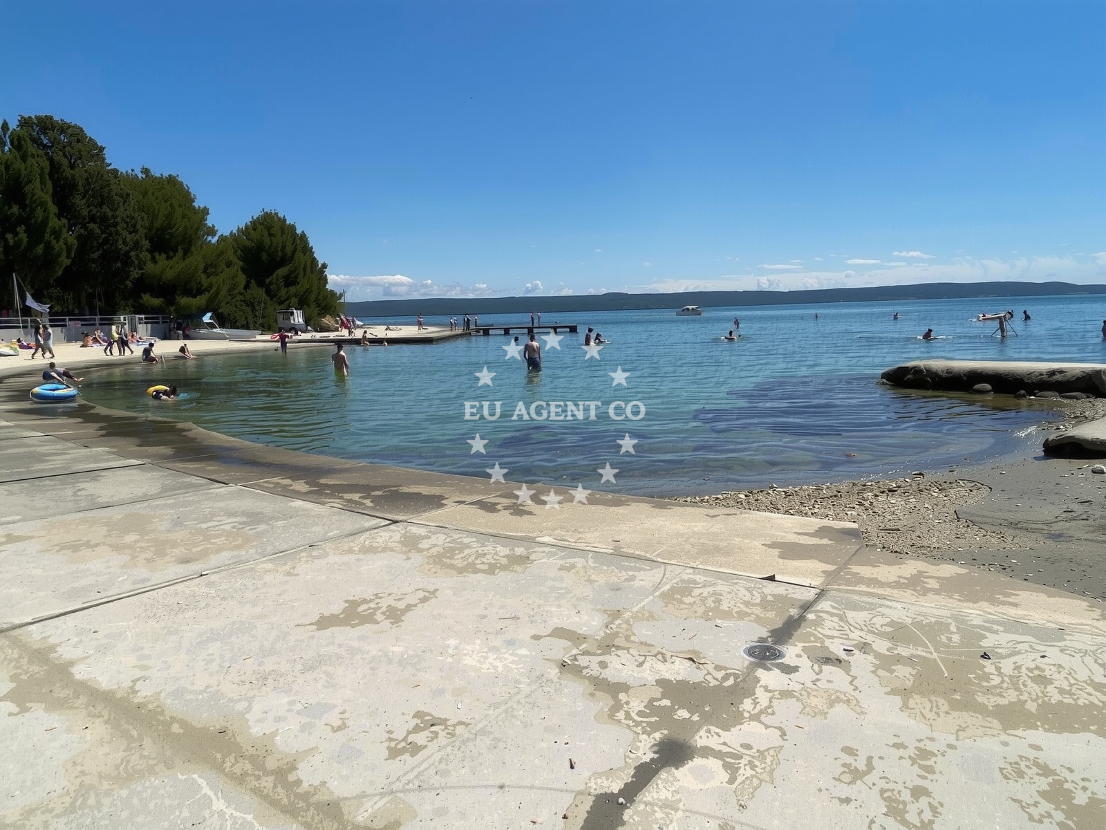 Additional view of Matlovac beach in II ulica br. 15, Ždrelac