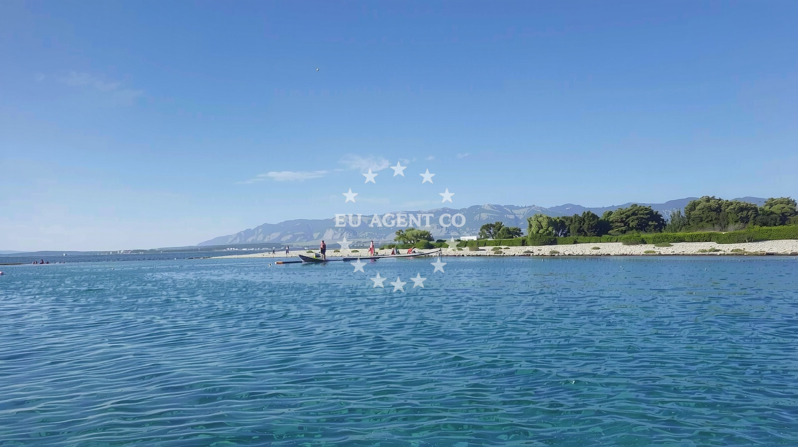 Sea and coastal view of Maun beach in Ulica Splitska 3, Mandre