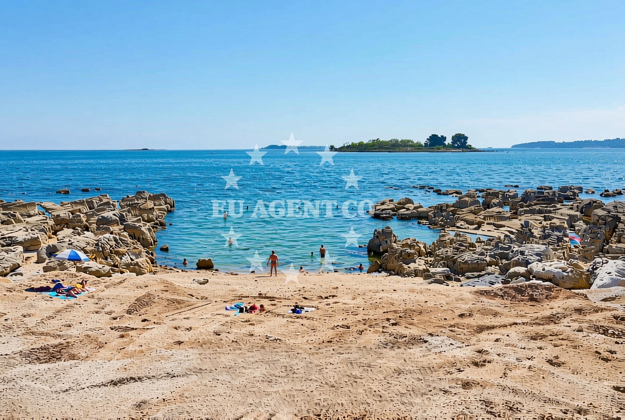 Beach facilities and surroundings at Mavar (dog beach), Rovinj Beach in Mavar (plaža za pse)