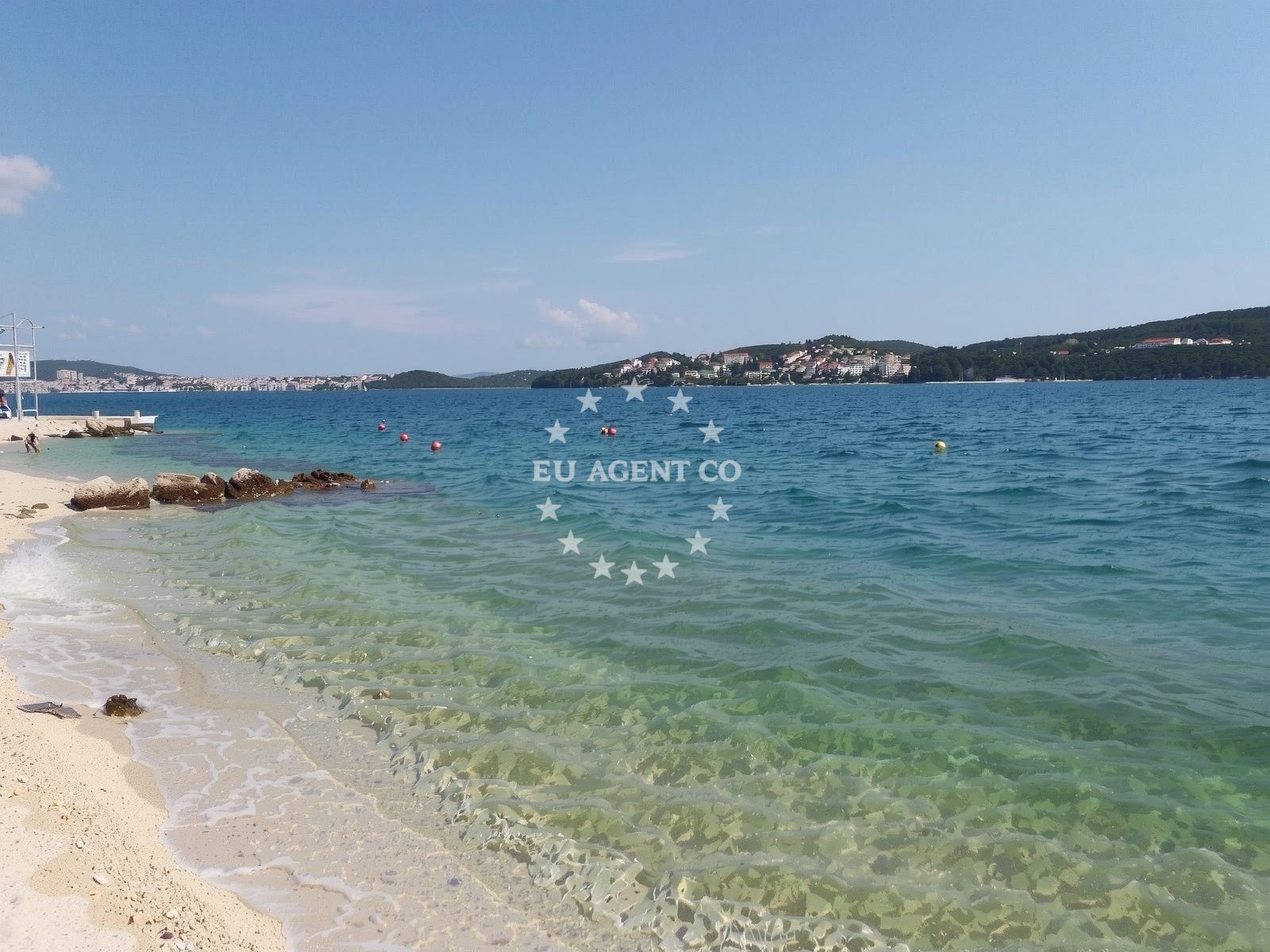 Shoreline and swimming area at Medena beach in Hrvatskih žrtava 187, Trogir