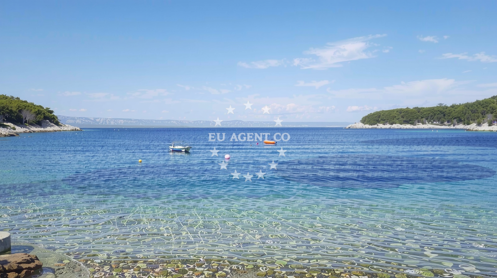 Beach facilities and surroundings at Meduza beach in Gradina 7, Vela Luka