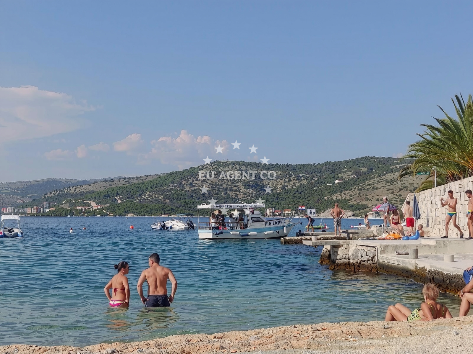 Beach facilities and surroundings at Mezaroca beach in Ljoljinica 117, Ražanj