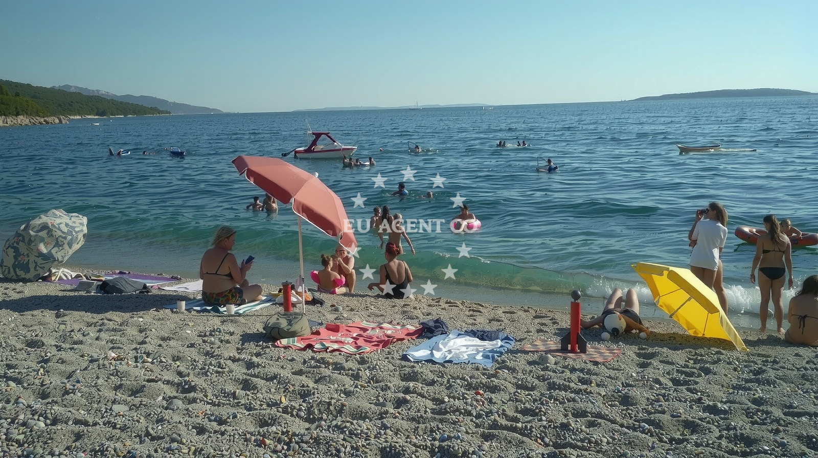 Beach facilities and surroundings at Miholascica beach in Miholašćica 1i, Miholašćica