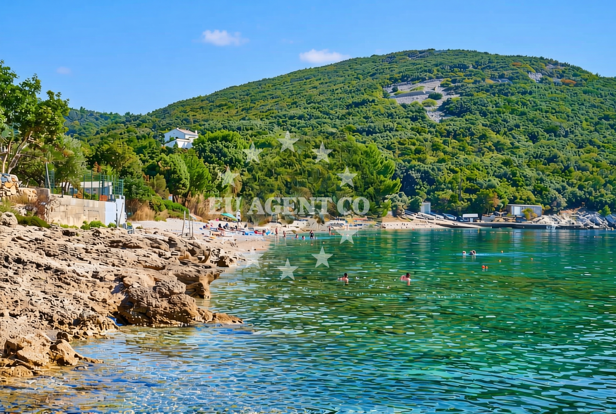 Shoreline and swimming area at Miholašćica jug, Miholašćica (Cres) Beach in Miholašćica jug