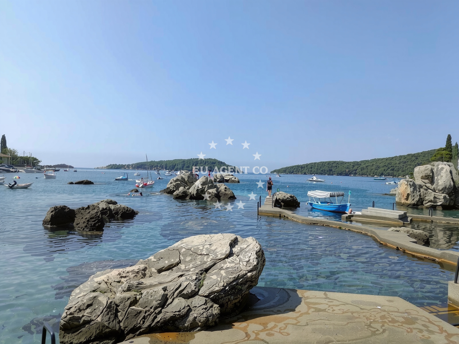 Shoreline and swimming area at Mikas Molunat Beach in Molunat 61, Molunat