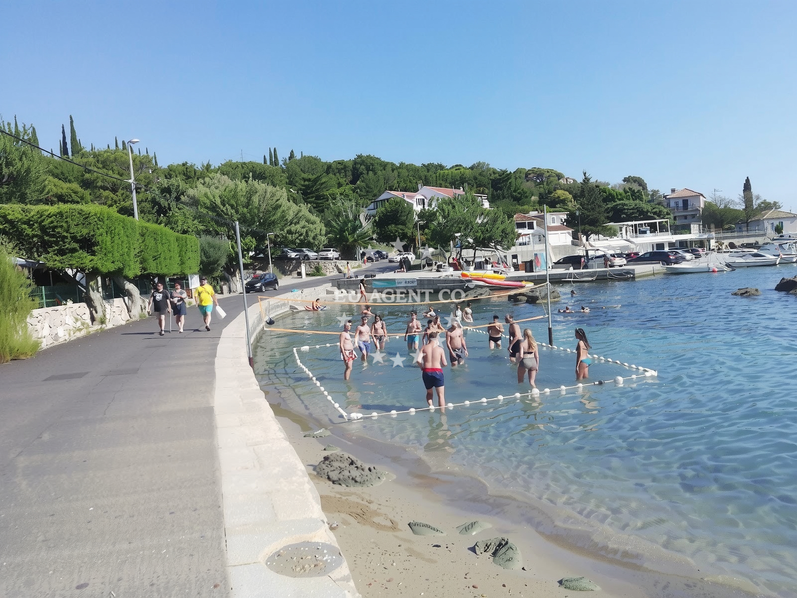 Beach facilities and surroundings at Mikas Molunat Beach in Molunat 61, Molunat