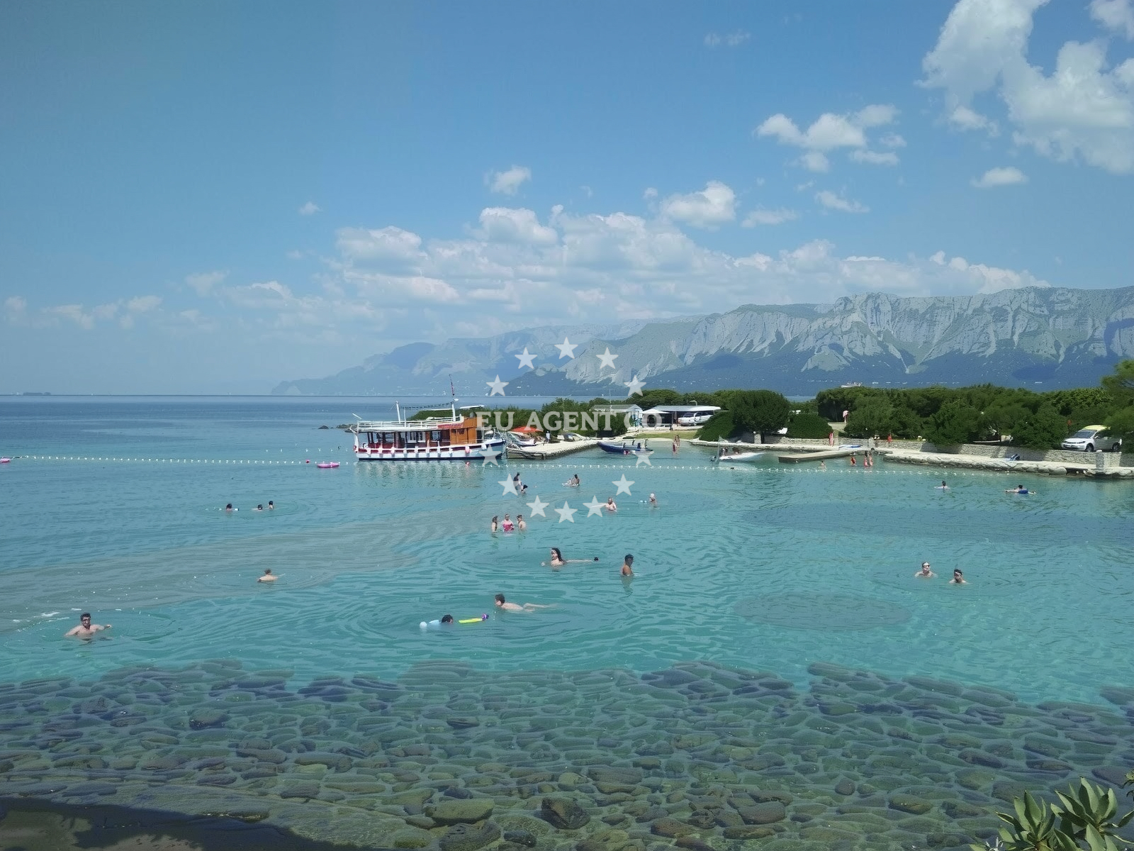 Additional view of Mlaska beach in Trajektna 28, Sućuraj