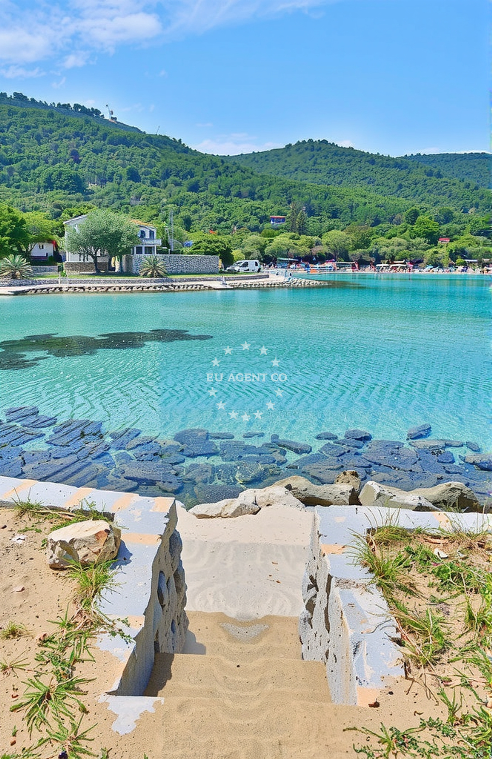 Additional view of Mlaska beach in Trajektna 28, Sućuraj
