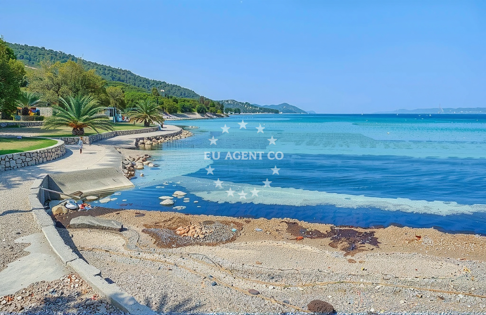 Additional view of Mlaska beach in Trajektna 28, Sućuraj
