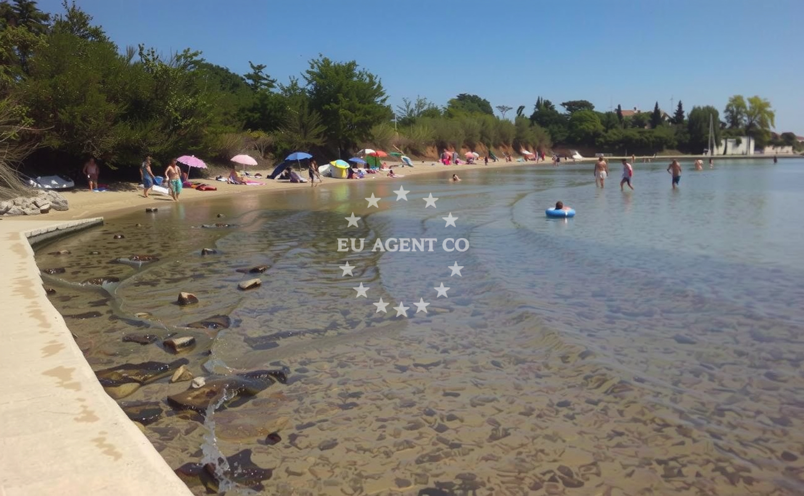 Beach facilities and surroundings at Mletak beach in Put mula 17A, Privlaka