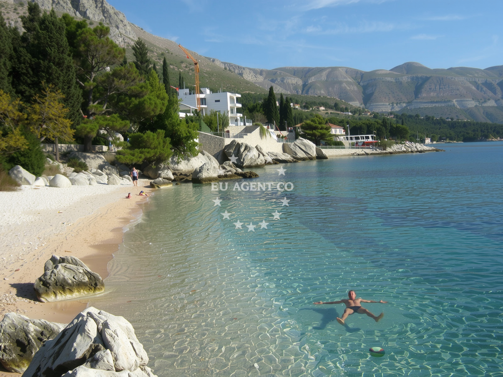 Overview of Mlini beach in Trgovište 16, Mlini