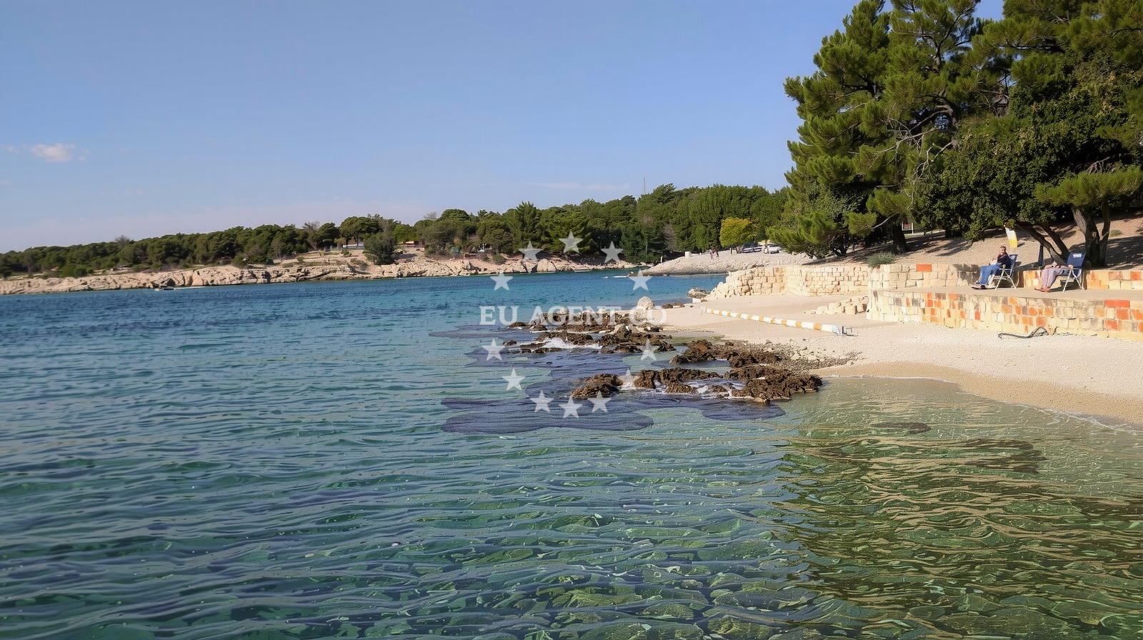 Shoreline and swimming area at Mocca beach in Pava Žužića 26, Pinezići, Krk
