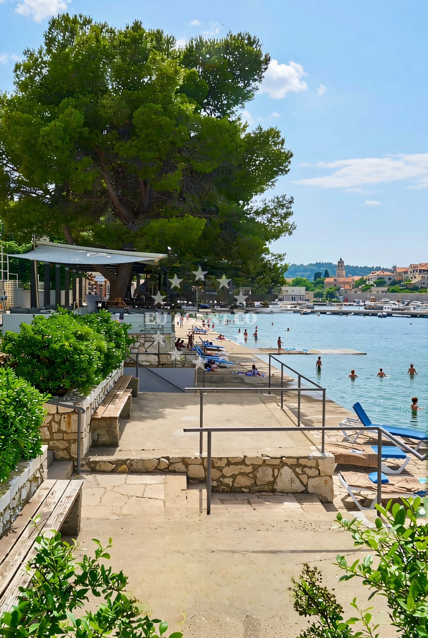 Shoreline and swimming area at Močići: beaches and coves in Močići