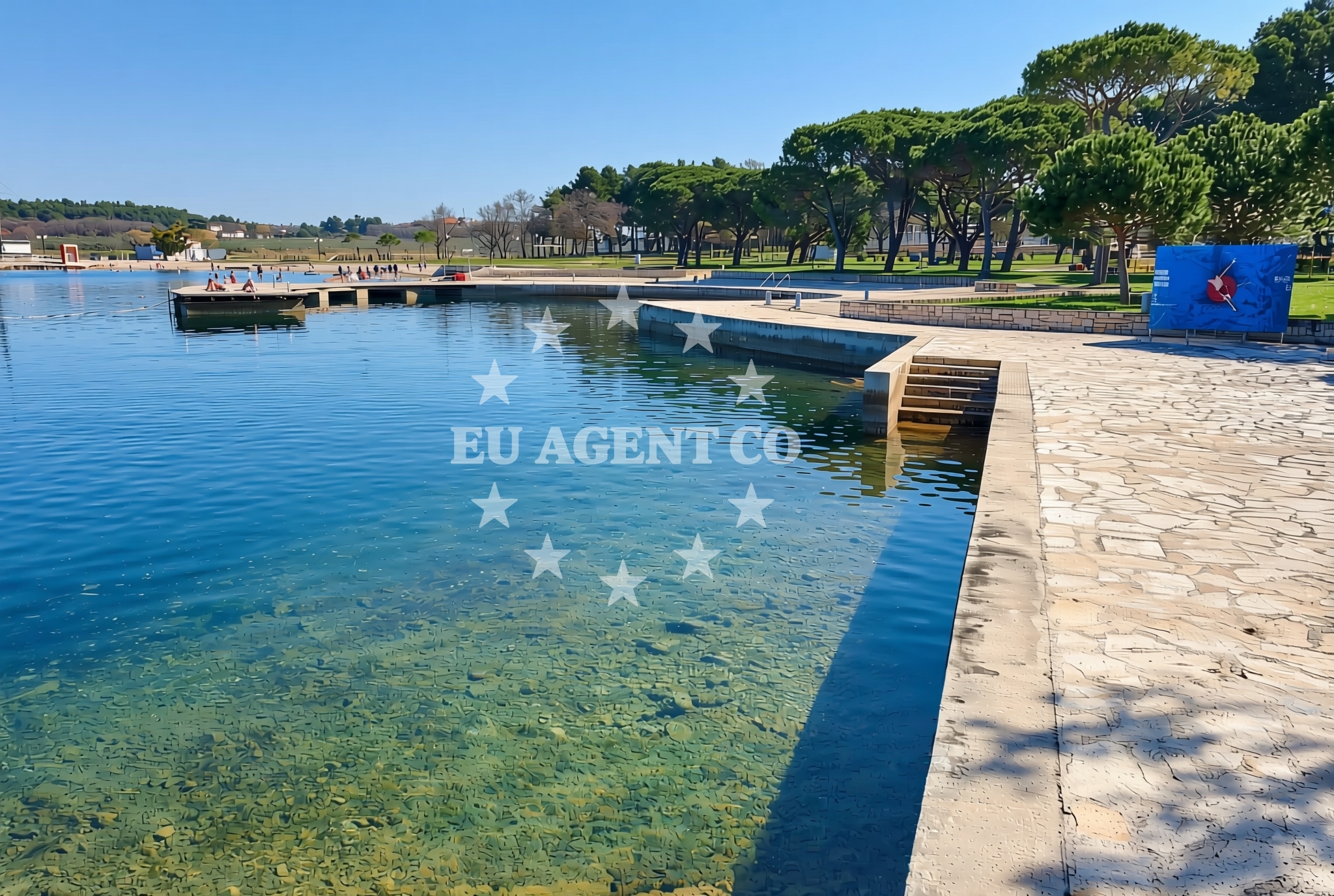 Beach facilities and surroundings at Molindrio, Poreč Beach in Molindrio