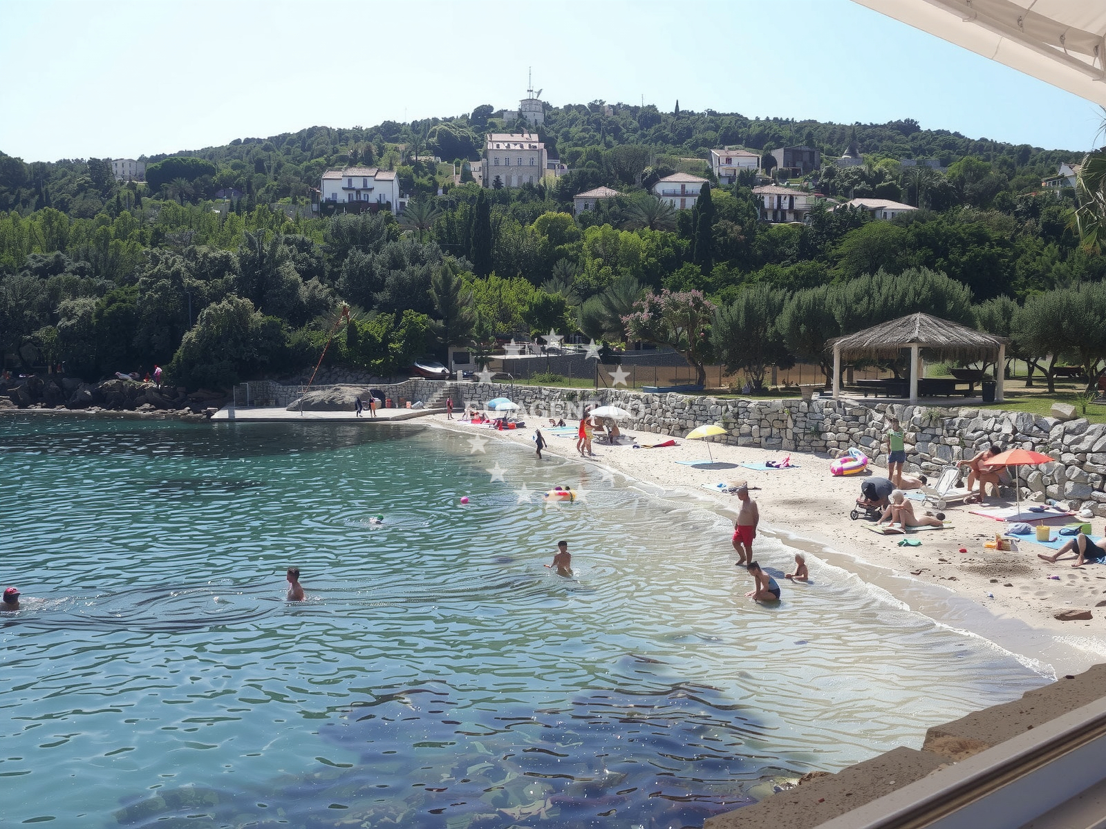 Overview of Molunat beach in Molunat 61, Molunat